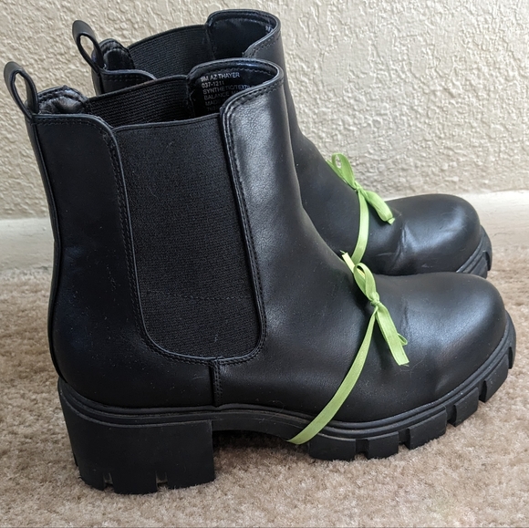 Cute goth heeled Chelsea boots - Picture 3 of 7